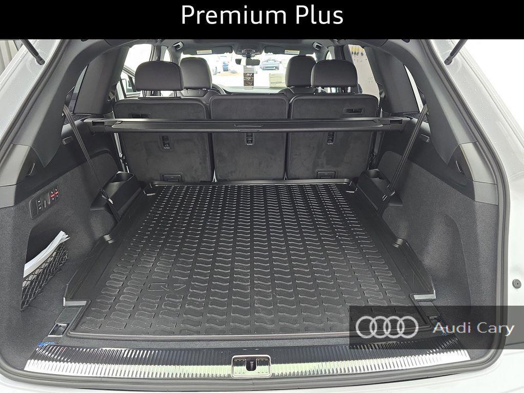 new 2025 Audi Q7 car, priced at $69,911