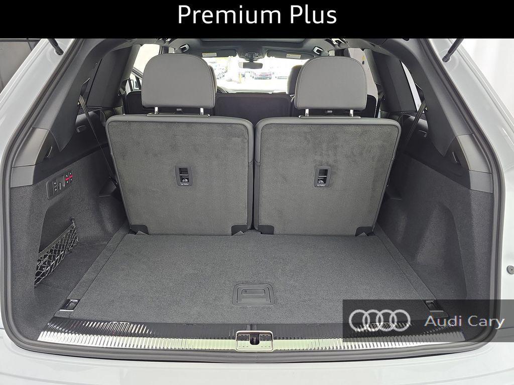 new 2025 Audi Q7 car, priced at $69,450