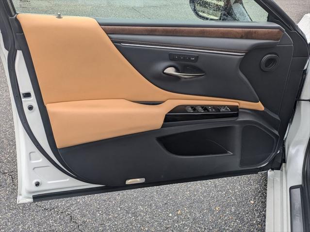 used 2023 Lexus ES 300h car, priced at $39,250