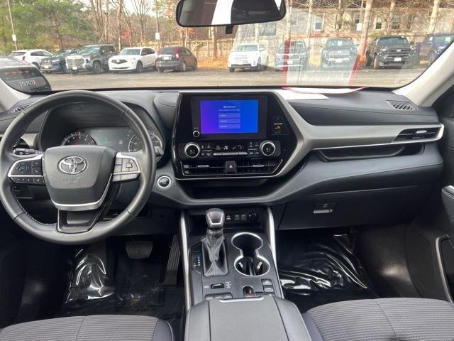 used 2024 Toyota Highlander car, priced at $38,900