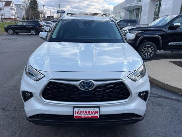 used 2022 Toyota Highlander Hybrid car, priced at $41,990