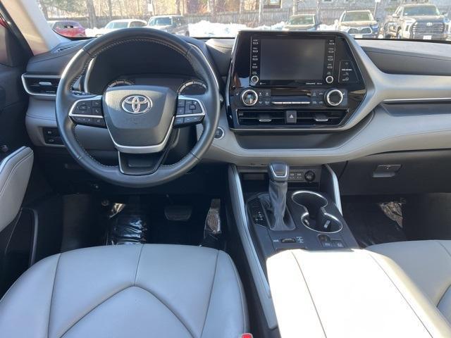 used 2022 Toyota Highlander car, priced at $35,580