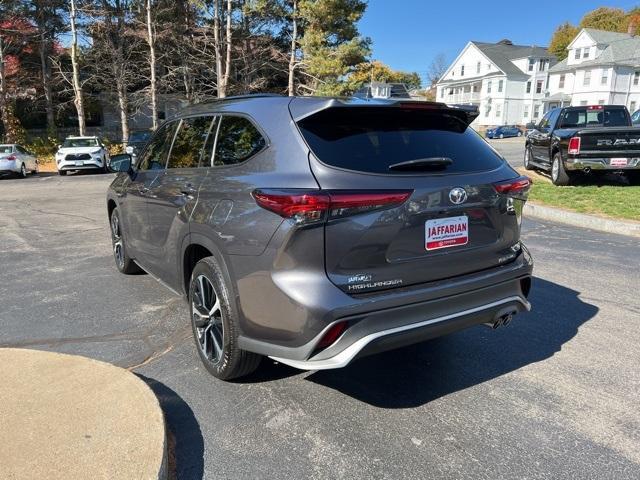 used 2022 Toyota Highlander car, priced at $40,890