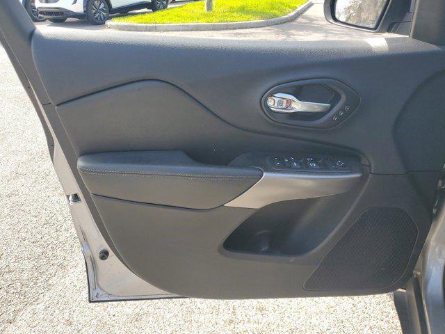 used 2019 Jeep Cherokee car