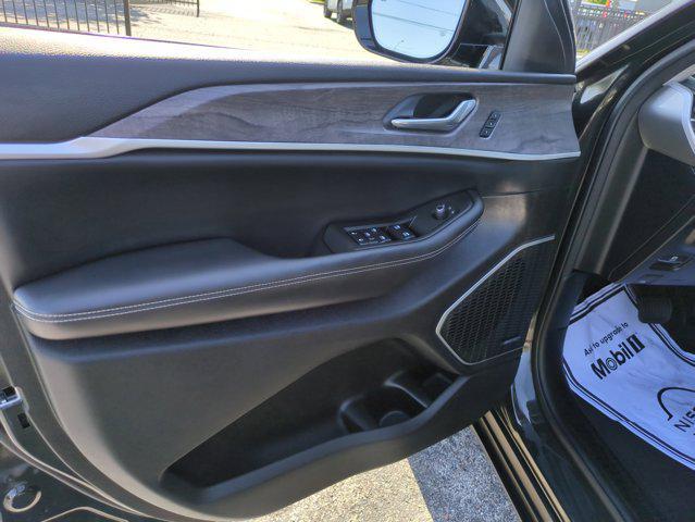 used 2024 Jeep Grand Cherokee car, priced at $38,433