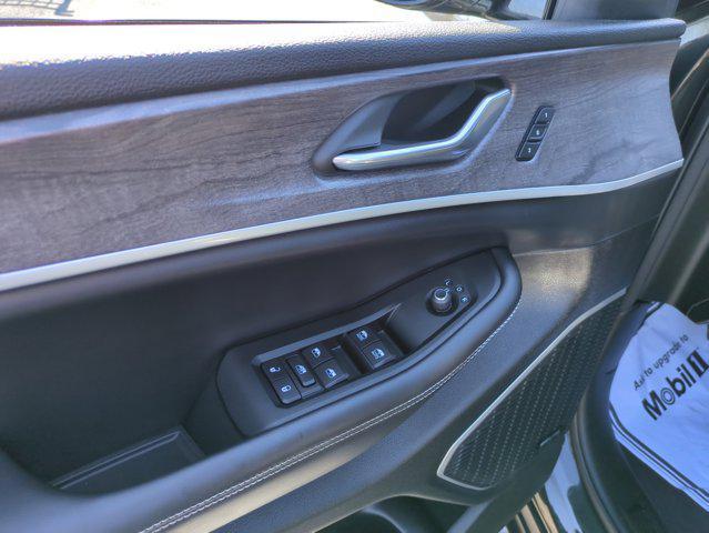 used 2024 Jeep Grand Cherokee car, priced at $38,433