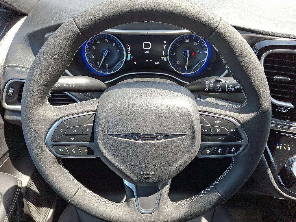 new 2025 Chrysler Pacifica car, priced at $43,970