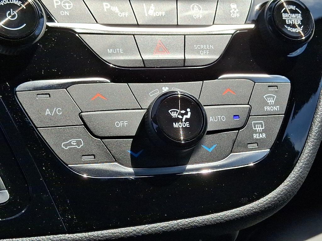 new 2025 Chrysler Pacifica car, priced at $43,970