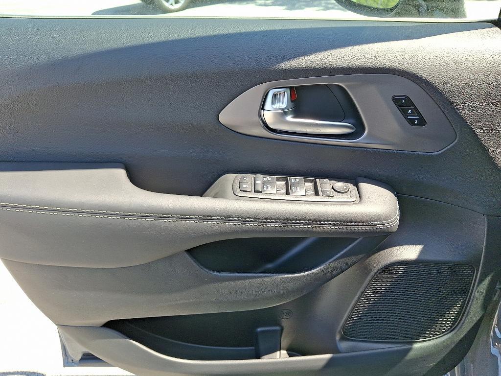 new 2025 Chrysler Pacifica car, priced at $43,970