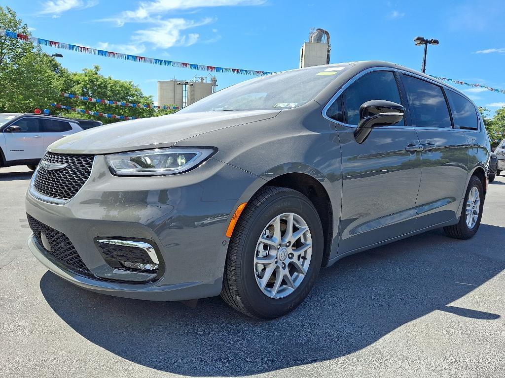 new 2025 Chrysler Pacifica car, priced at $43,970
