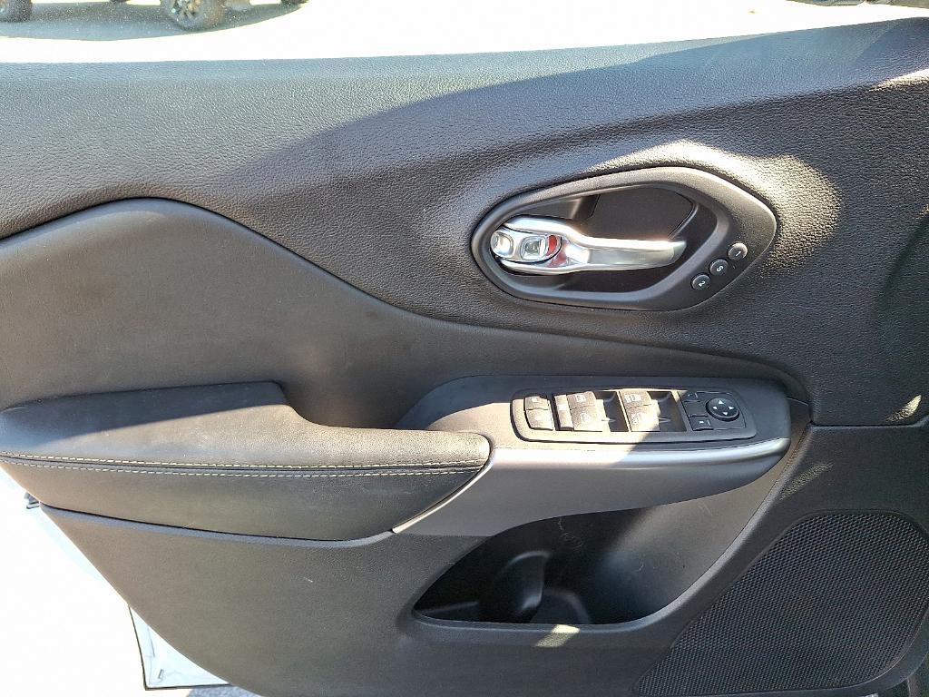 used 2022 Jeep Cherokee car, priced at $28,999