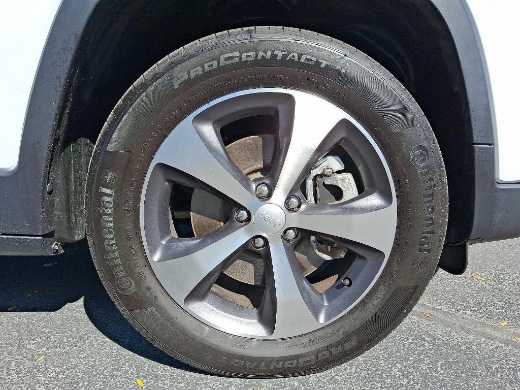 used 2022 Jeep Cherokee car, priced at $28,999