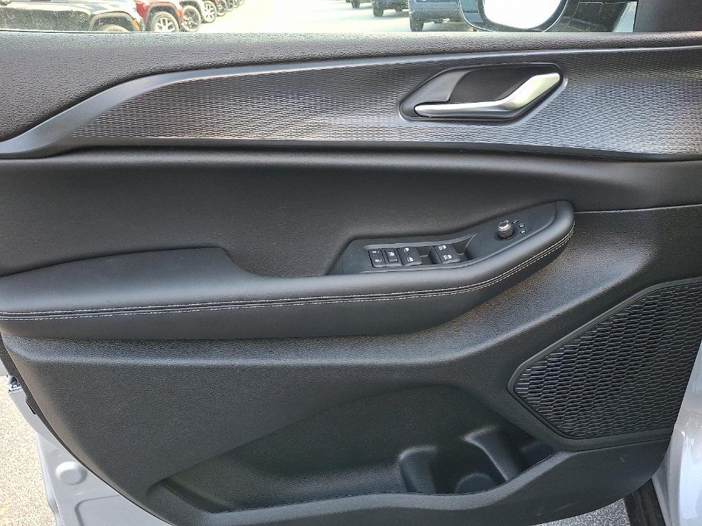 new 2025 Jeep Grand Cherokee car, priced at $46,730