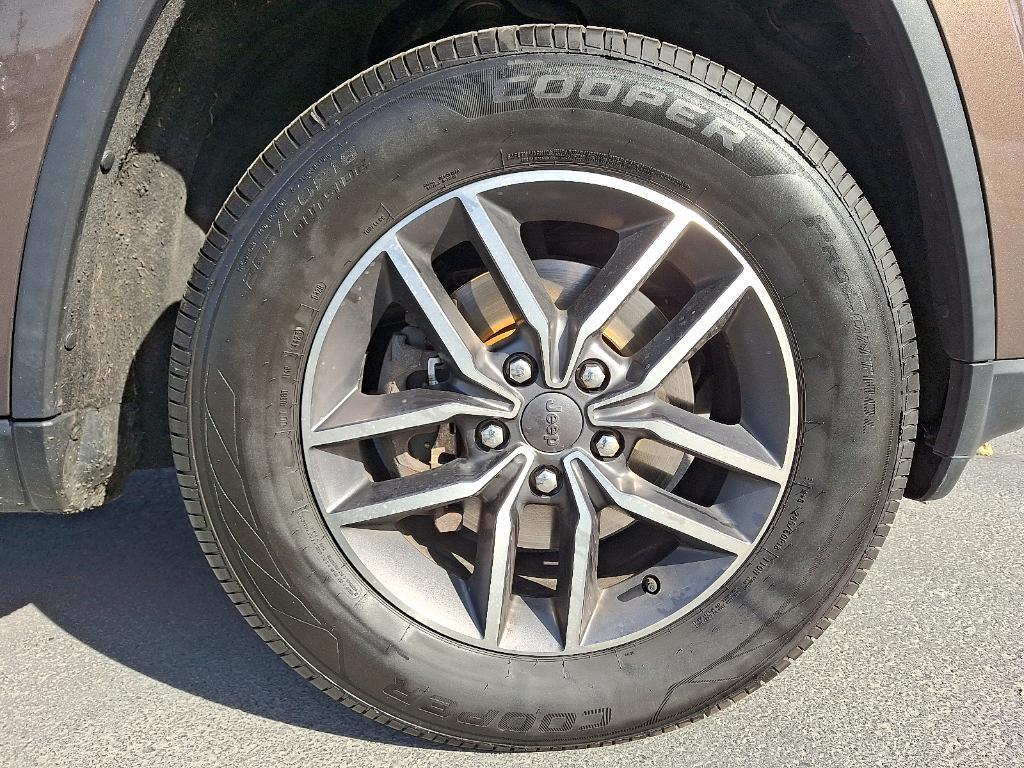 used 2020 Jeep Grand Cherokee car, priced at $23,282