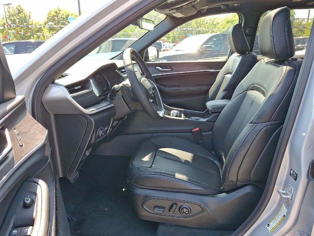 new 2025 Jeep Grand Cherokee car, priced at $52,735