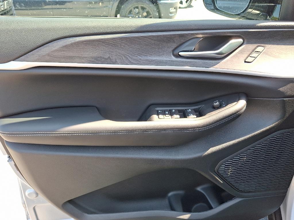 new 2025 Jeep Grand Cherokee car, priced at $52,735