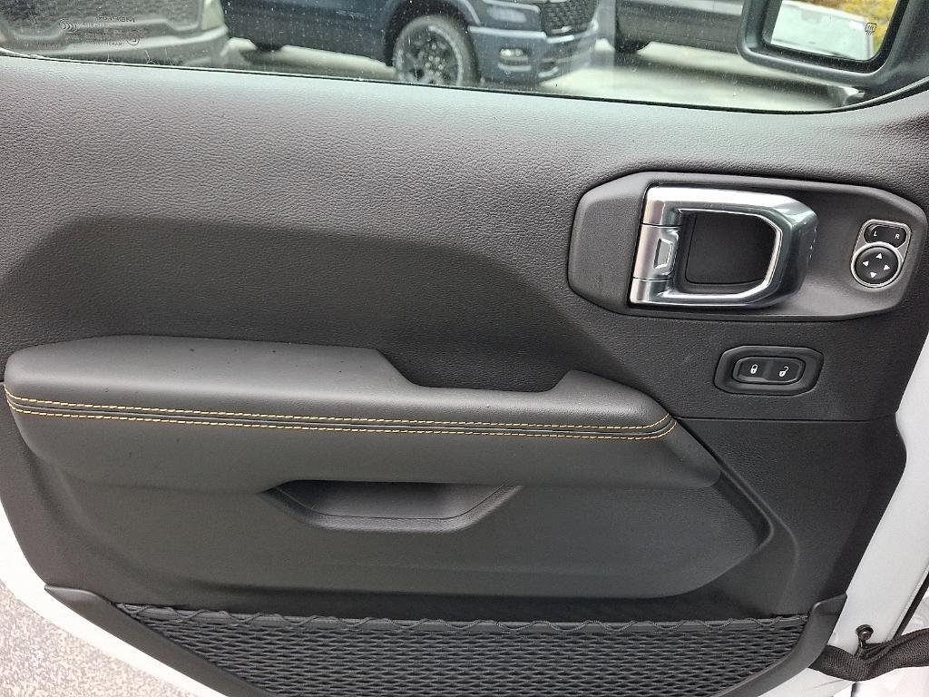 new 2025 Jeep Gladiator car, priced at $48,815