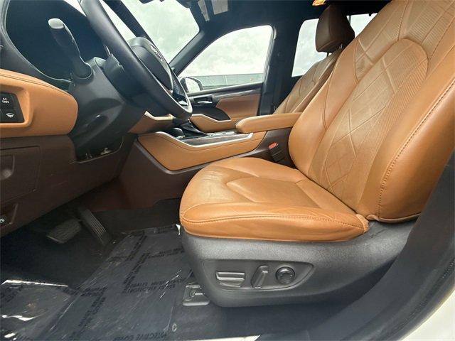 used 2020 Toyota Highlander Hybrid car, priced at $35,900