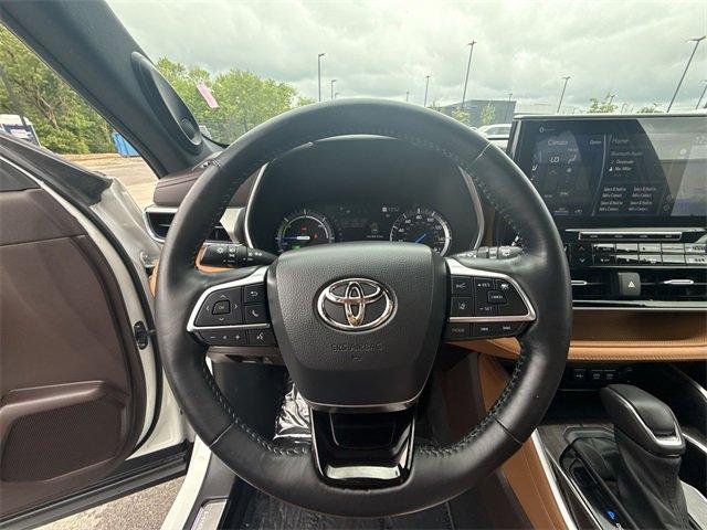 used 2020 Toyota Highlander Hybrid car, priced at $35,900