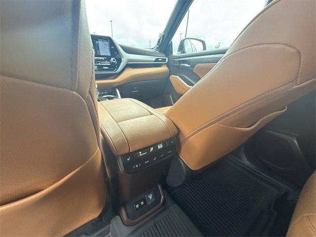 used 2020 Toyota Highlander Hybrid car, priced at $35,900