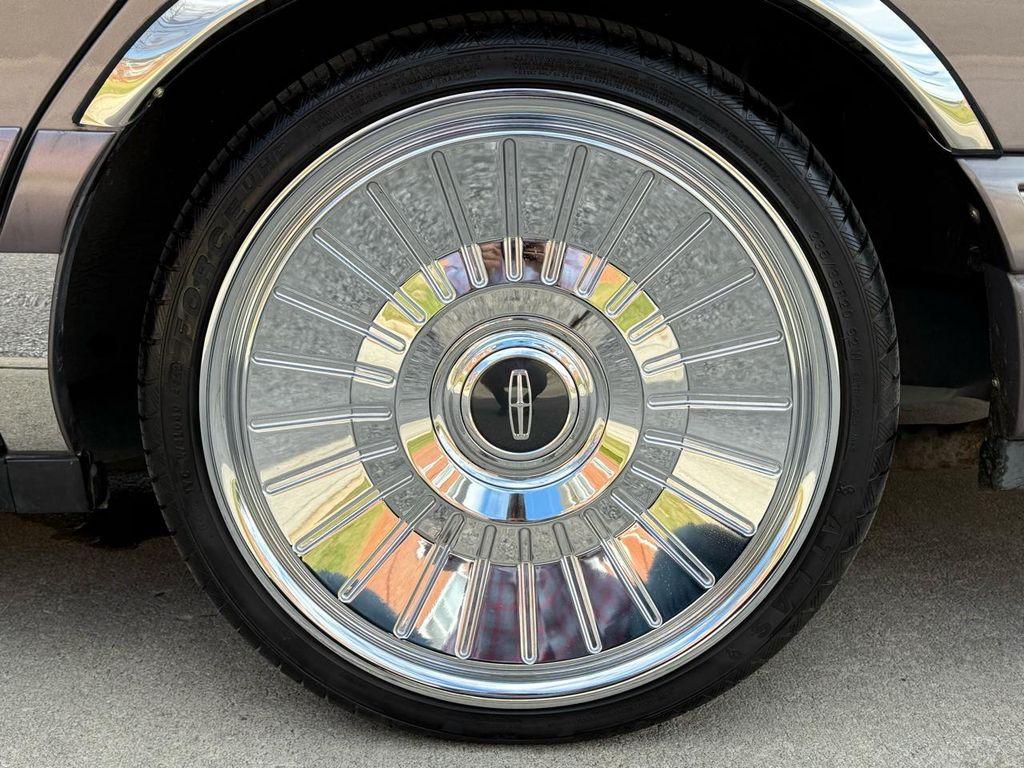 used 1995 Lincoln Town Car car, priced at $21,980