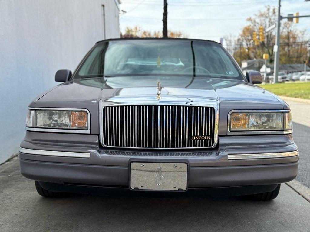used 1995 Lincoln Town Car car, priced at $21,980