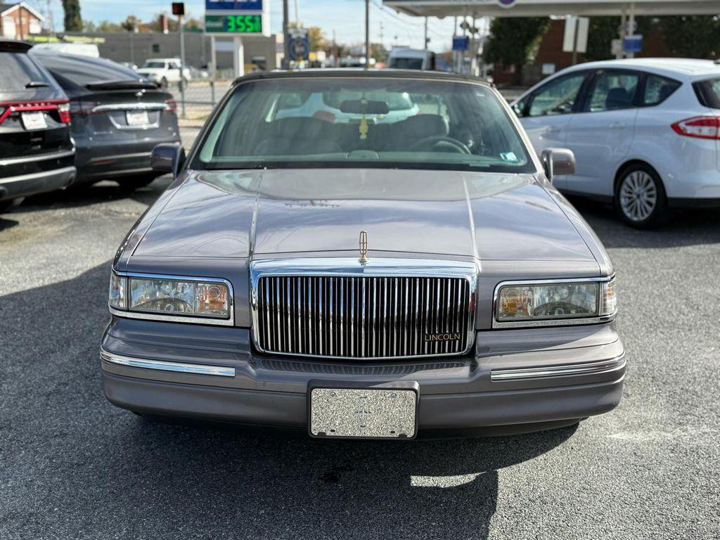 used 1995 Lincoln Town Car car, priced at $21,980