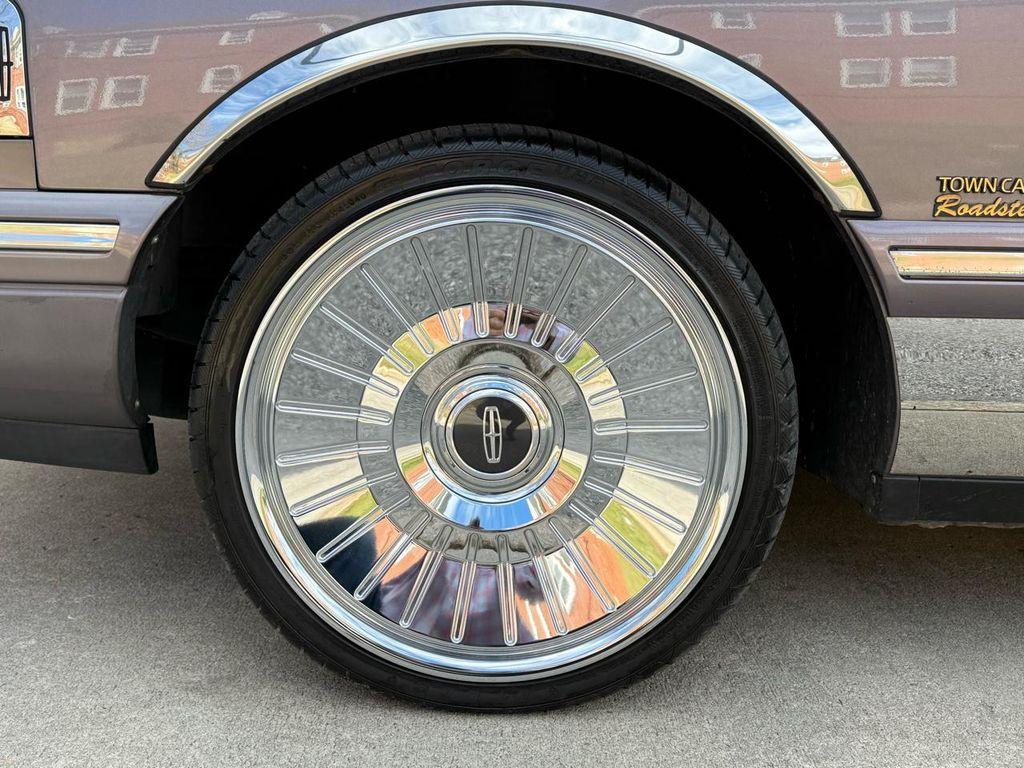 used 1995 Lincoln Town Car car, priced at $21,980