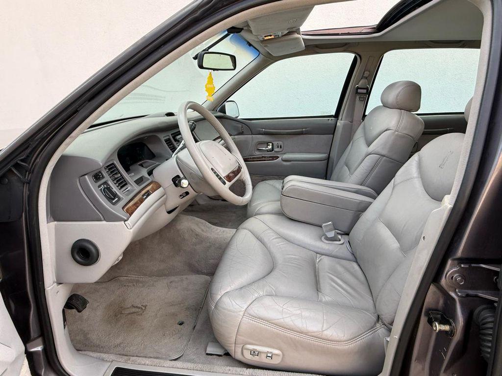 used 1995 Lincoln Town Car car, priced at $21,980