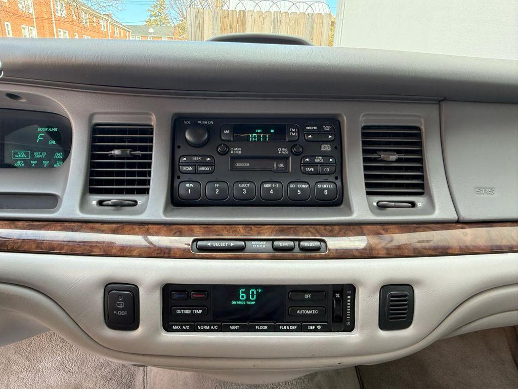 used 1995 Lincoln Town Car car, priced at $21,980