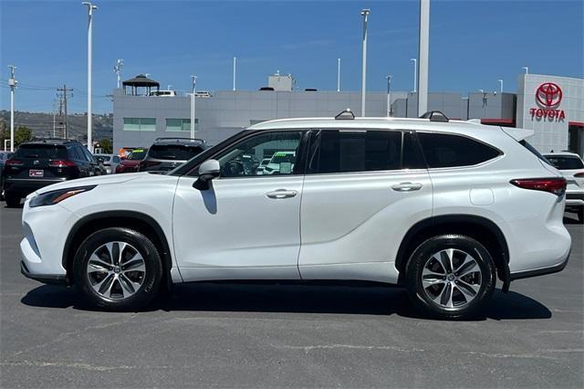 used 2022 Toyota Highlander car, priced at $42,981