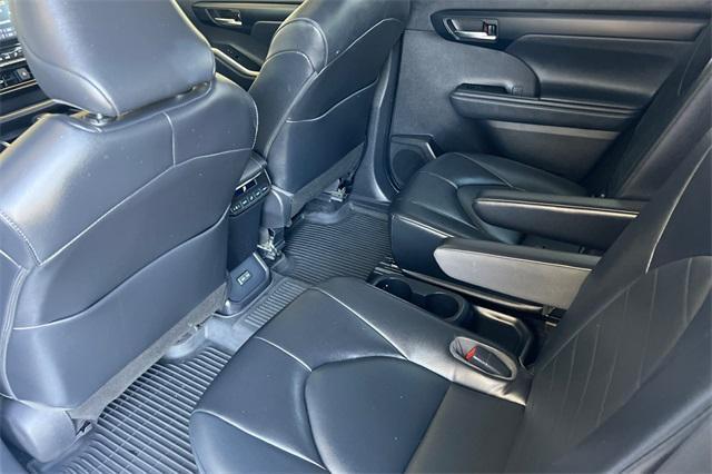 used 2022 Toyota Highlander car, priced at $39,584