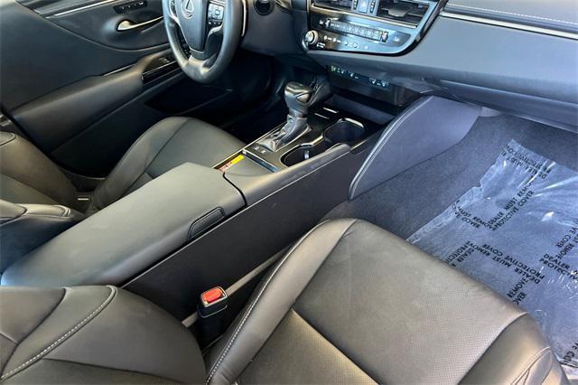 used 2025 Lexus ES 300h car, priced at $43,462