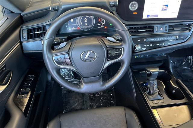 used 2025 Lexus ES 300h car, priced at $43,462