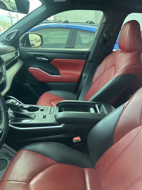 used 2021 Toyota Highlander car, priced at $37,983