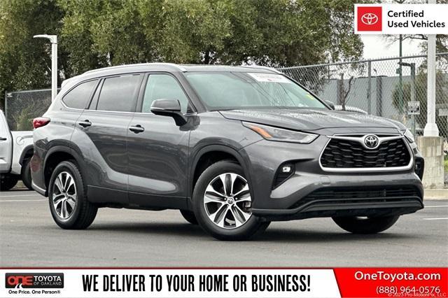 used 2022 Toyota Highlander car, priced at $34,981