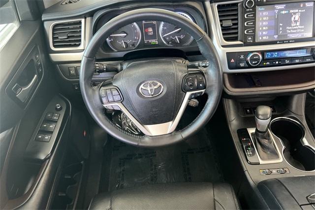used 2018 Toyota Highlander car