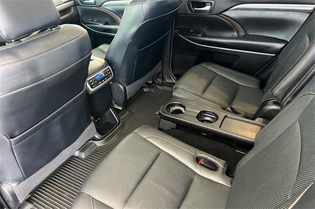 used 2018 Toyota Highlander car, priced at $29,564
