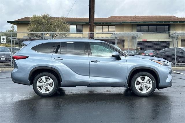 used 2022 Toyota Highlander car, priced at $34,981