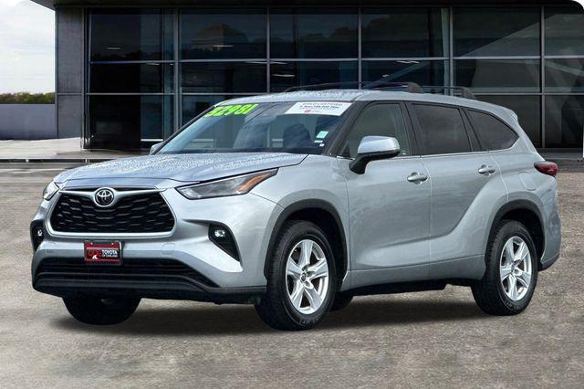 used 2023 Toyota Highlander car, priced at $31,983