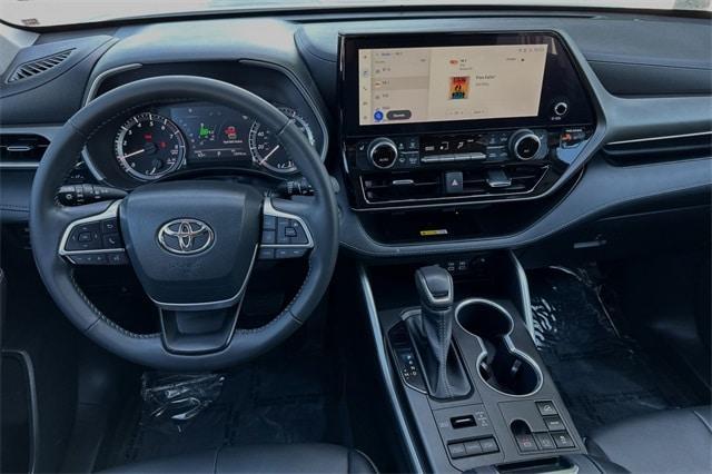 used 2023 Toyota Highlander car, priced at $39,464