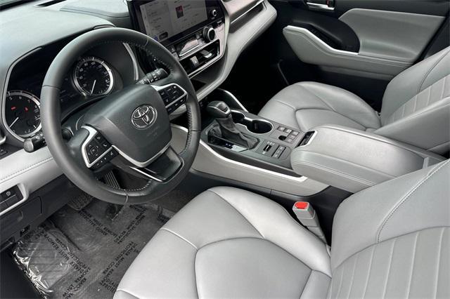used 2023 Toyota Highlander car, priced at $40,961