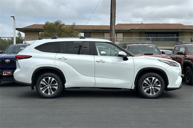 used 2023 Toyota Highlander car, priced at $40,961