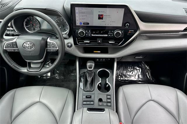 used 2023 Toyota Highlander car, priced at $40,961