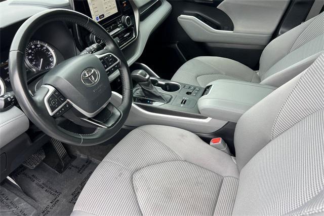 used 2023 Toyota Highlander car, priced at $28,961