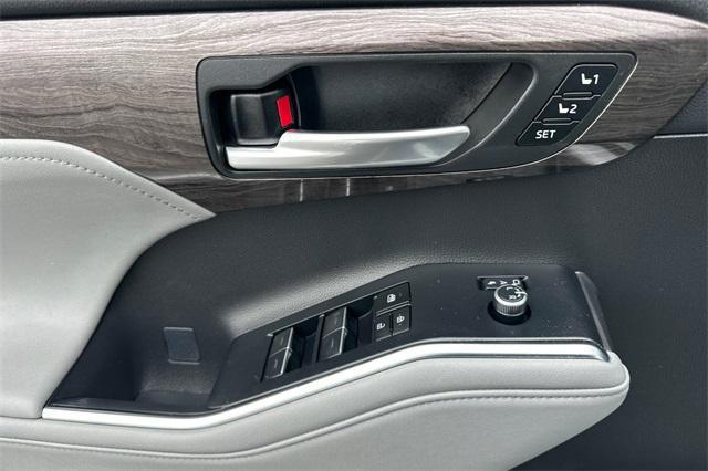 used 2023 Toyota Highlander Hybrid car, priced at $50,981