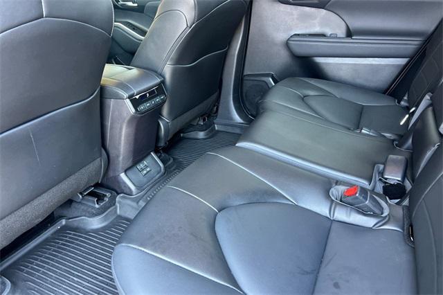 used 2022 Toyota Highlander car, priced at $40,981