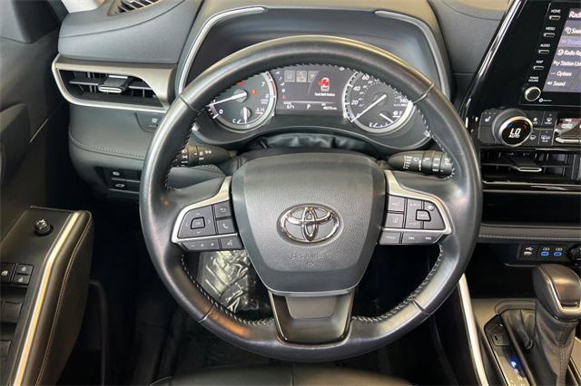 used 2022 Toyota Highlander car, priced at $39,981