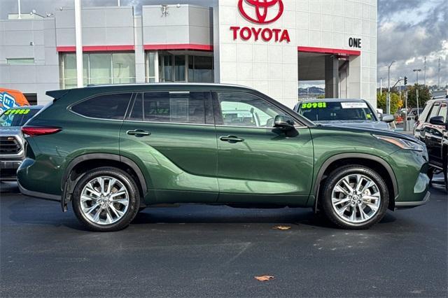 used 2023 Toyota Highlander car, priced at $42,981