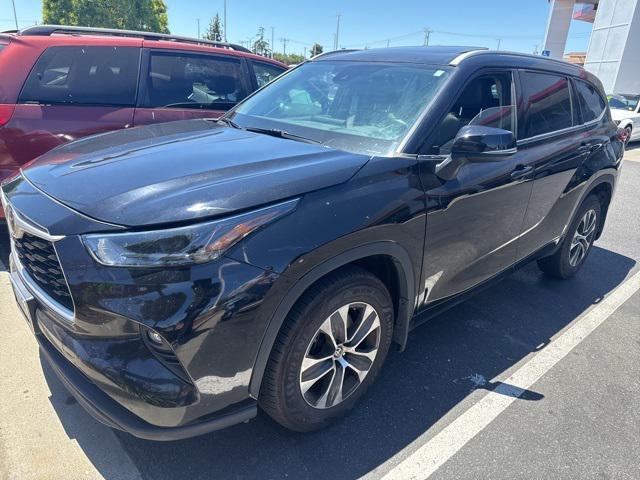 used 2022 Toyota Highlander car, priced at $36,481